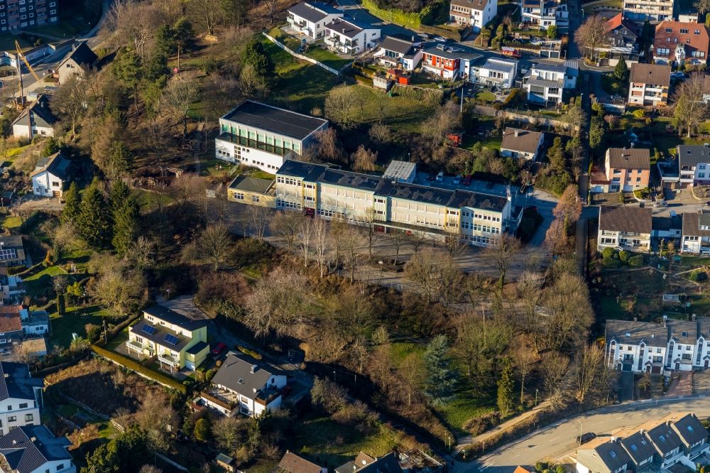 Luftaufnahme Ennepetal - Schulgebäude der Grundschule Voerde am Bussardweg in Ennepetal im Bundesland Nordrhein-Westfalen - NRW, Deutschland