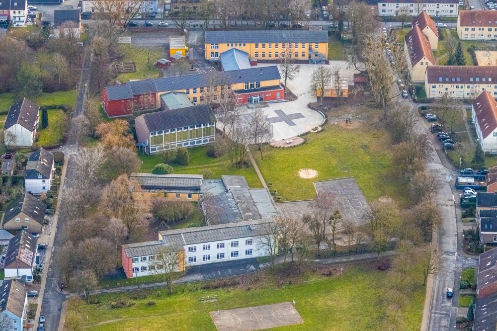 Luftaufnahme Heessen - Schulgebäude der Gutenbergschule und der Förderschule Erich Kästner Schule im Stadtteil Hamm-Heessen von Hamm im Bundesland Nordrhein-Westfalen