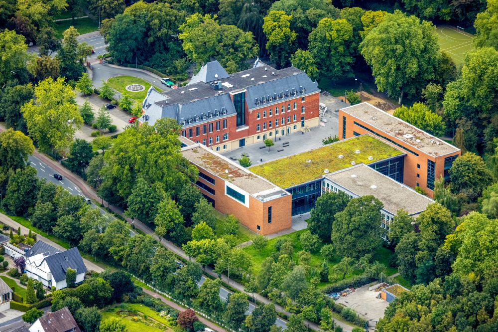 Luftaufnahme Ahlen - Schulgebäude des Gymnasium Gymnasium St. Michael in Ahlen im Bundesland Nordrhein-Westfalen, Deutschland