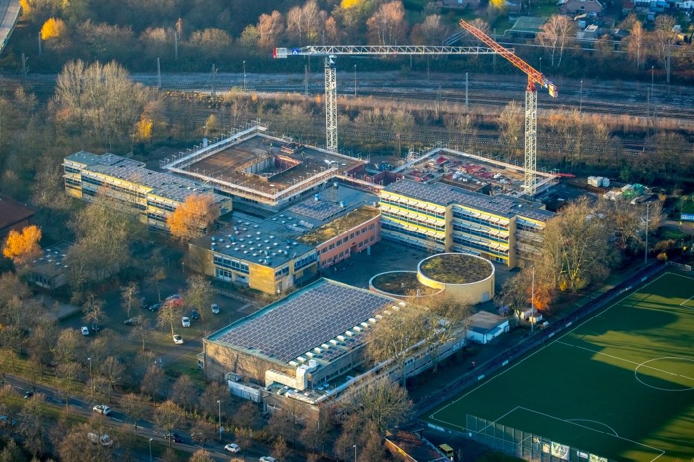 Gladbeck aus der Vogelperspektive: Schulgebäude des Gymnasium Heisenberg in Gladbeck im Bundesland Nordrhein-Westfalen, Deutschland