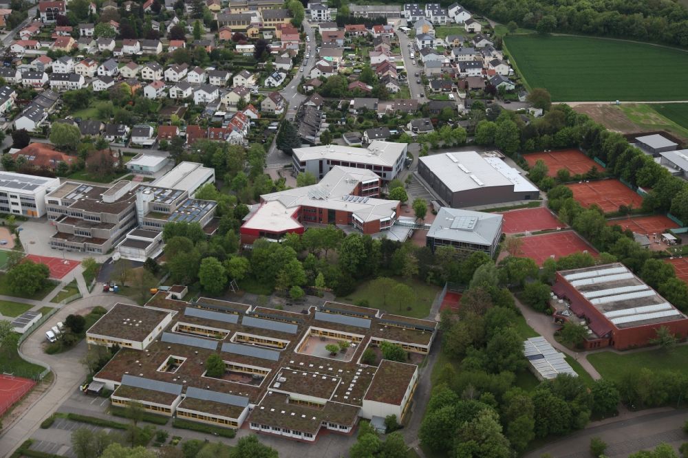 Luftaufnahme Nieder-Olm - Schulgebäude des Gymnasium, der IGS und Liesel-Metten-Schule in Nieder-Olm im Bundesland Rheinland-Pfalz, Deutschland