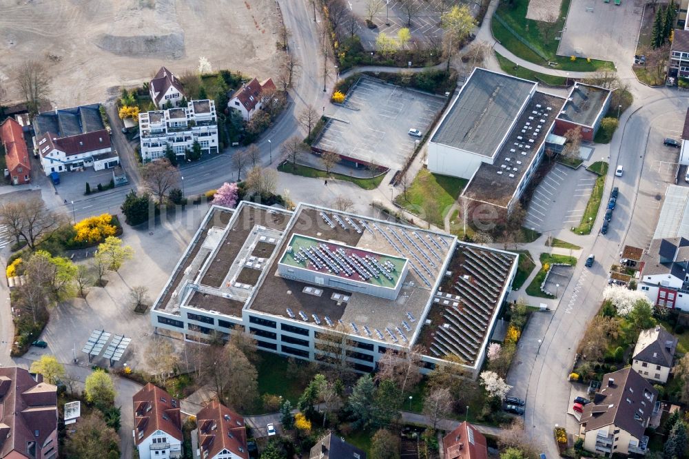 Luftaufnahme Leonberg - Schulgebäude des Gymnasium Johannes-Kepler-Gymnasium in Leonberg im Bundesland Baden-Württemberg, Deutschland