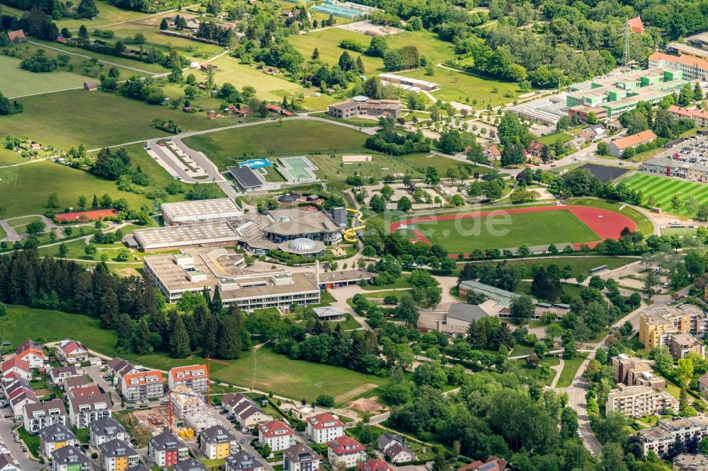 Luftaufnahme Freudenstadt - Schulgebäude des Gymnasium Kepler-Gymnasiumund Panorama Bad in Freudenstadt im Bundesland Baden-Württemberg, Deutschland