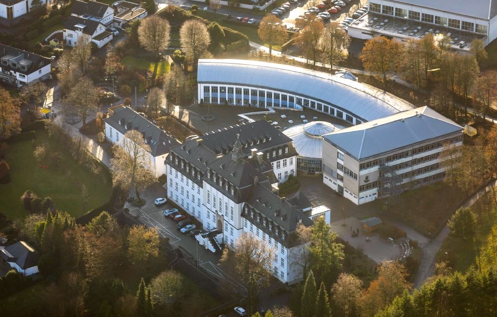 Luftbild Attendorn - Schulgebäude des Gymnasium St.-Ursula-Gymnasium in Attendorn im Bundesland Nordrhein-Westfalen, Deutschland