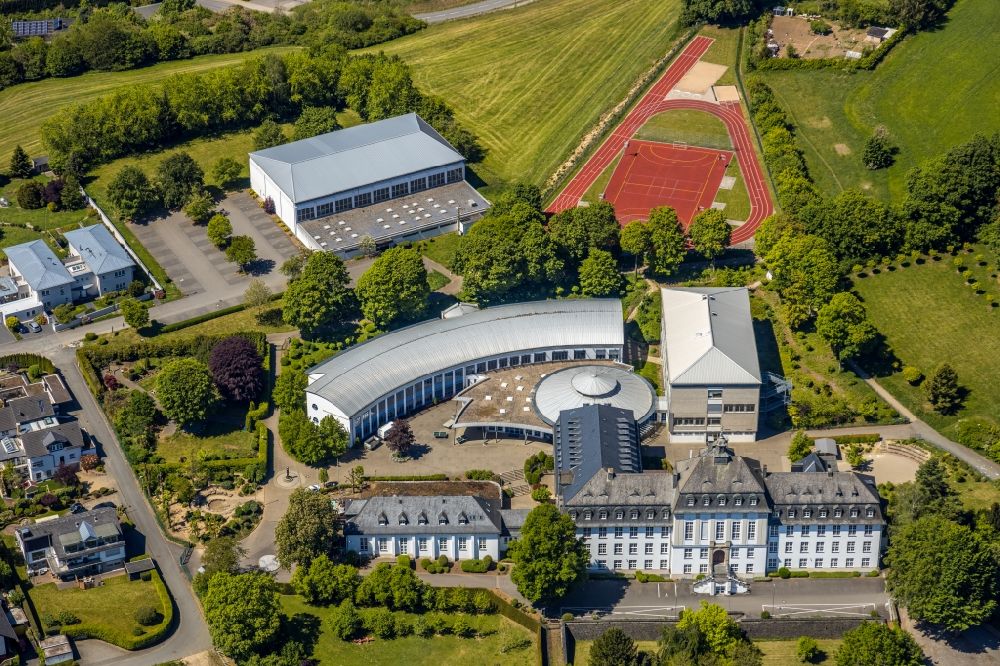 Luftbild Attendorn - Schulgebäude des Gymnasium St.-Ursula-Gymnasium in Attendorn im Bundesland Nordrhein-Westfalen, Deutschland