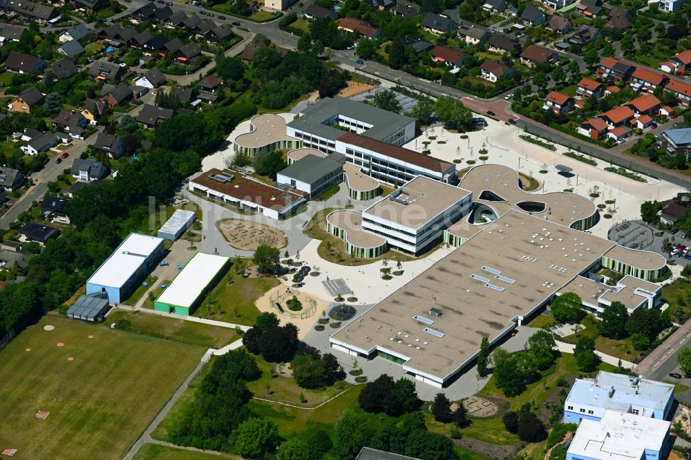 Wolfsburg aus der Vogelperspektive: Schulgebäude des Gymnasium in Wolfsburg im Bundesland Niedersachsen, Deutschland