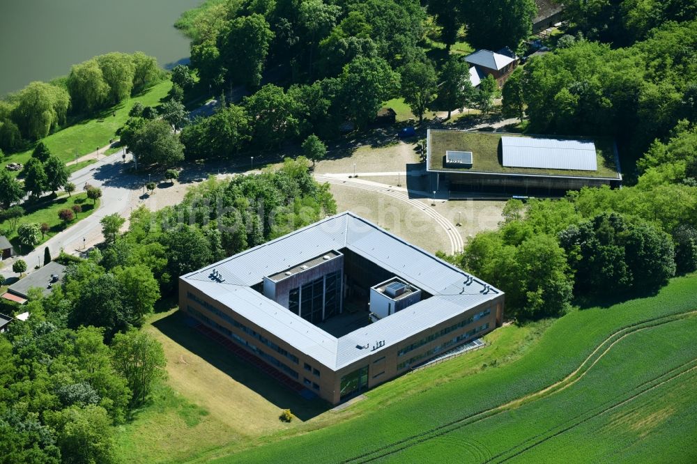Luftbild Crivitz - Schulgebäude des Gymnasiums in Crivitz im Bundesland Mecklenburg-Vorpommern, Deutschland