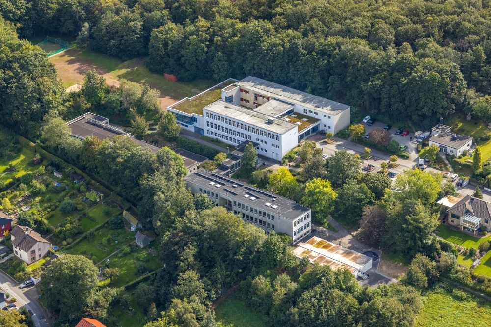 Luftaufnahme Ennepetal - Schulgebäude der Hauptschule Friedenshöhe an der Friedenshöhe in Ennepetal im Bundesland Nordrhein-Westfalen - NRW, Deutschland