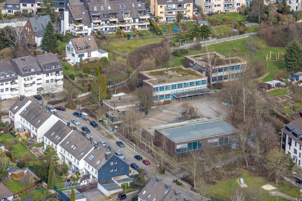 Luftaufnahme Essen - Schulgebäude der Heckerschule an der Urbachstraße im Ortsteil Werden in Essen im Bundesland Nordrhein-Westfalen, Deutschland