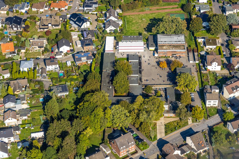 Unna von oben - Schulgebäude Hellweg Realschule im Ortsteil Massen in Unna im Bundesland Nordrhein-Westfalen, Deutschland