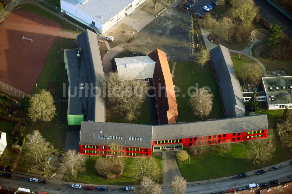 Luftbild Lübeck - Schulgebäude der Holstentor-Gemeinschaftsschule in Lübeck im Bundesland Schleswig-Holstein, Deutschland