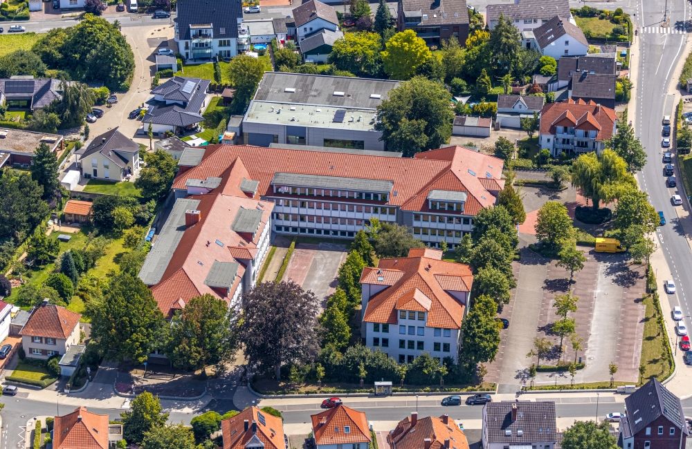 Luftbild Soest - Schulgebäude des Hubertus-Schwartz-Berufskolleg in Soest im Bundesland Nordrhein-Westfalen, Deutschland