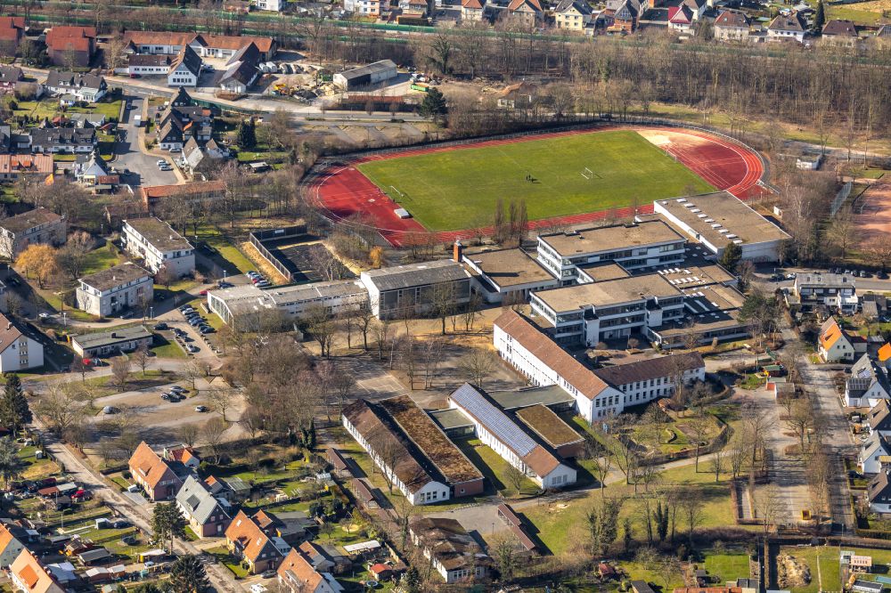 Luftaufnahme Bönen - Schulgebäude der Humboldt-Realschule und des Marie-Curie-Gymnasium in Bönen im Bundesland Nordrhein-Westfalen, Deutschland