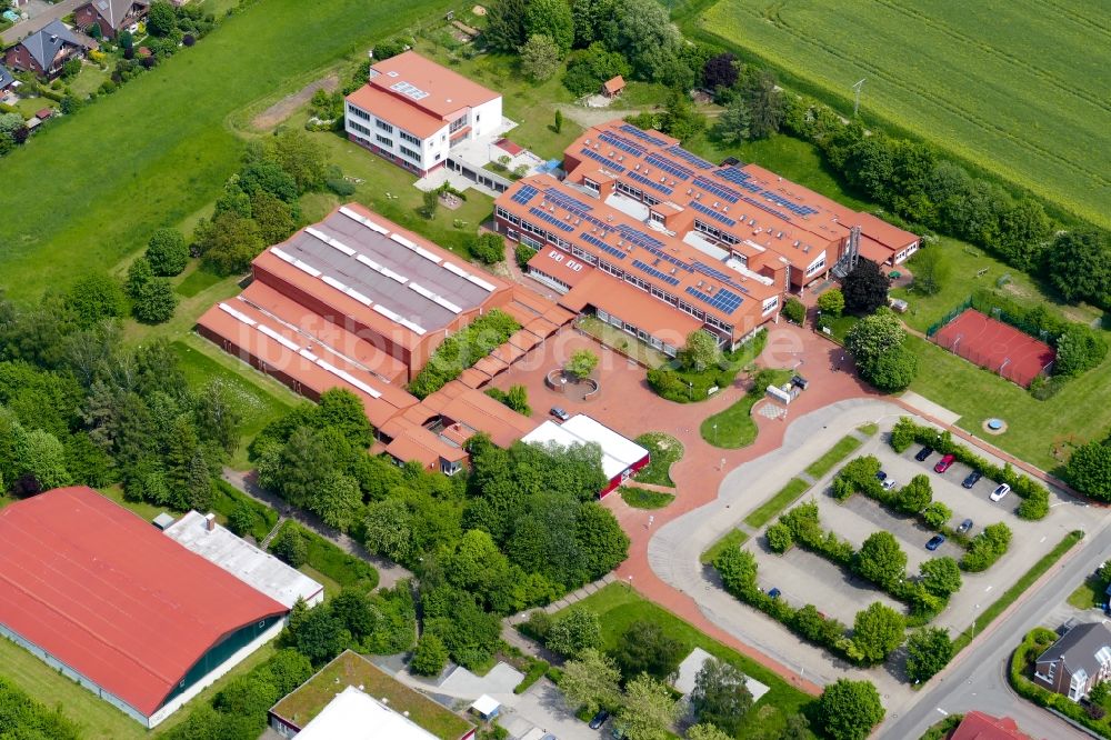 Bovenden von oben - Schulgebäude der IGS in Bovenden im Bundesland Niedersachsen, Deutschland