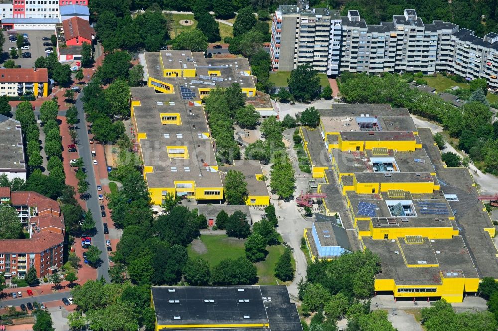 Hannover von oben - Schulgebäude IGS Integrierte Gesamtschule Roderbruch in Hannover im Bundesland Niedersachsen, Deutschland