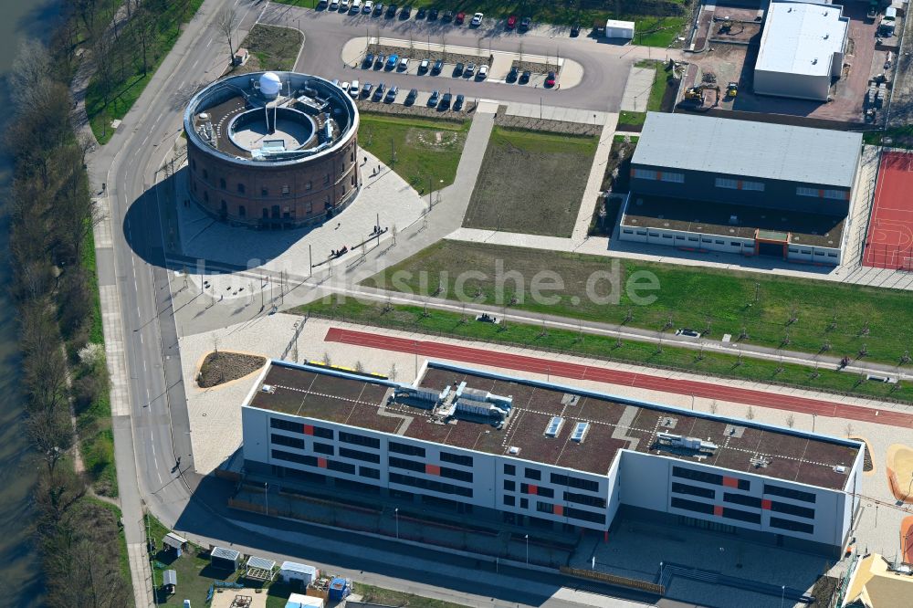 Luftbild Halle (Saale) - Schulgebäude der IGS Am Planetarium in Halle (Saale) im Bundesland Sachsen-Anhalt, Deutschland