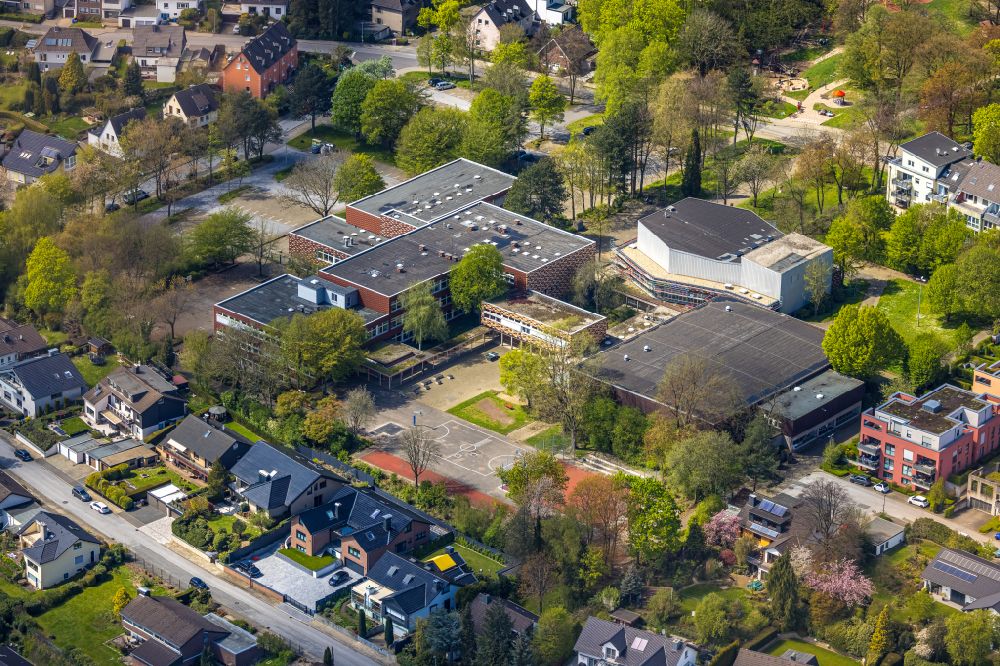 Heiligenhaus aus der Vogelperspektive: Schulgebäude Immanuel- Kant- Gymnasium in Heiligenhaus im Bundesland Nordrhein-Westfalen