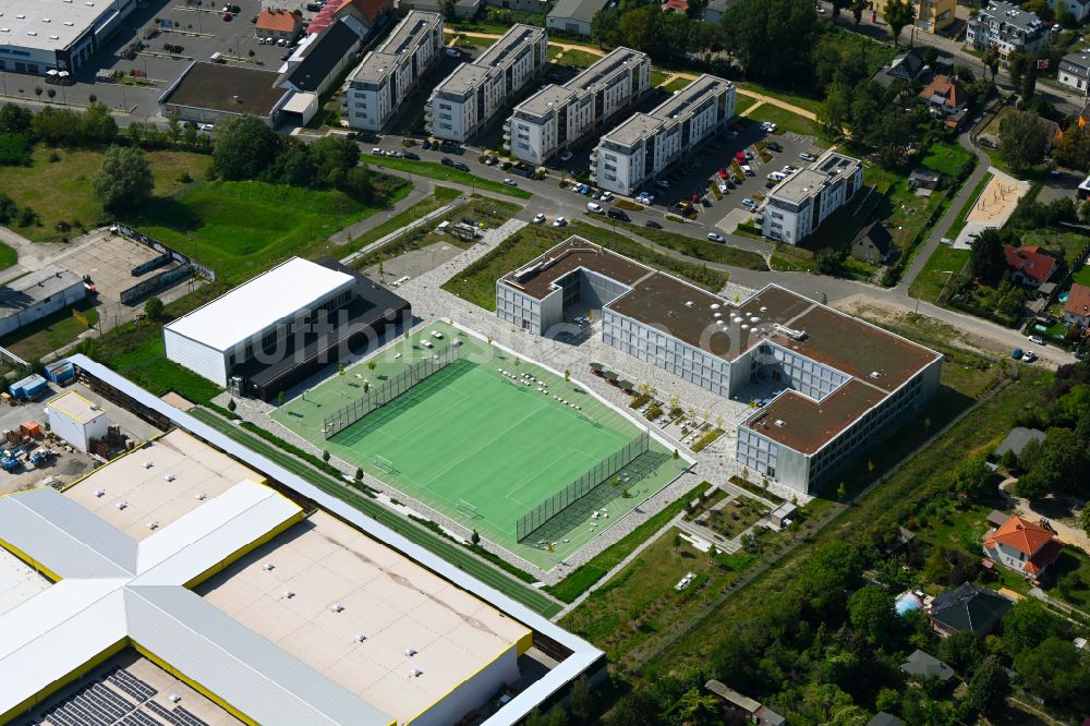 Luftbild Berlin - Schulgebäude Integrierte Sekundarschule Mahlsdorf im Ortsteil Mahlsdorf in Berlin, Deutschland