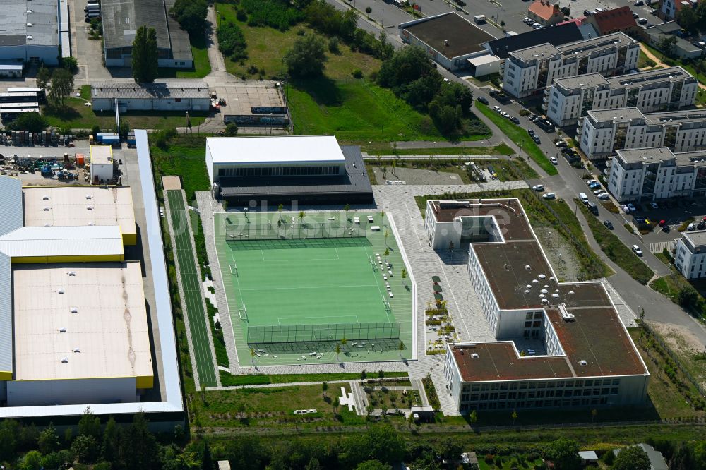 Luftaufnahme Berlin - Schulgebäude Integrierte Sekundarschule Mahlsdorf im Ortsteil Mahlsdorf in Berlin, Deutschland