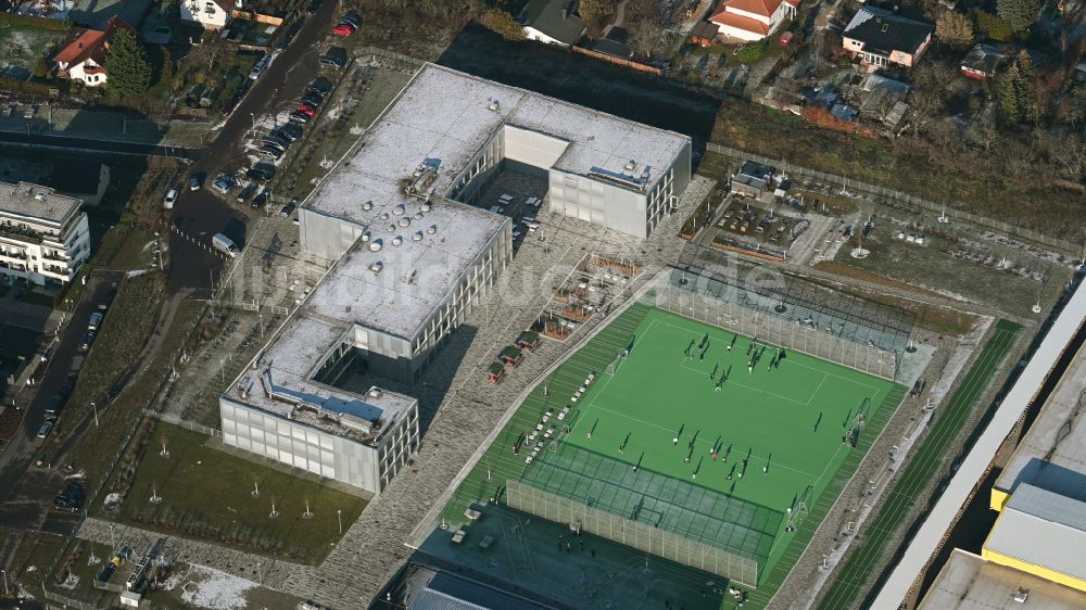 Berlin aus der Vogelperspektive: Schulgebäude Integrierte Sekundarschule Mahlsdorf im Ortsteil Mahlsdorf in Berlin, Deutschland