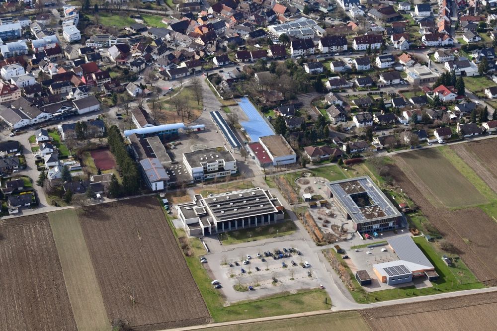 Luftbild Heitersheim - Schulgebäude der Johanniter-Realschule, der Johanniter Grundschule und der Malteserhalle in Heitersheim im Bundesland Baden-Württemberg, Deutschland