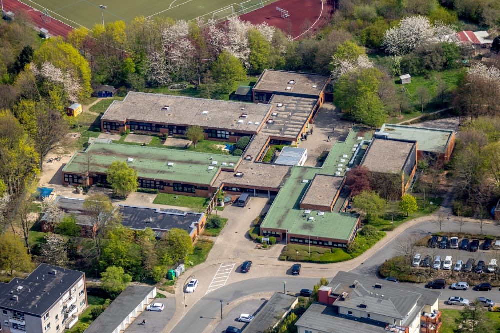 Holzwickede von oben - Schulgebäude der Karl-Brauckmann-Schule in Holzwickede im Bundesland Nordrhein-Westfalen, Deutschland
