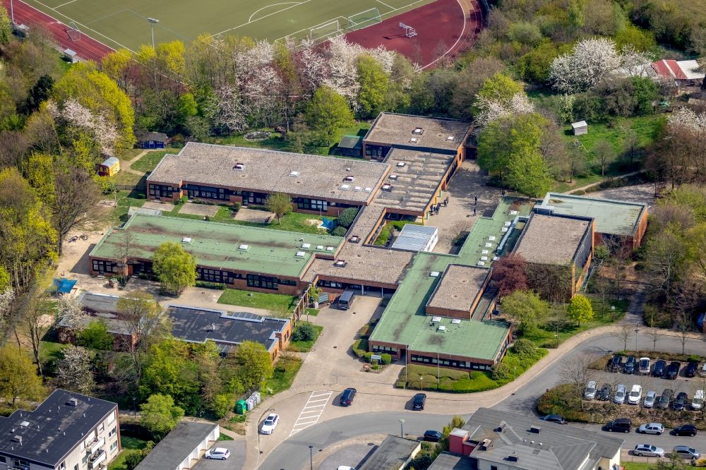 Holzwickede aus der Vogelperspektive: Schulgebäude der Karl-Brauckmann-Schule in Holzwickede im Bundesland Nordrhein-Westfalen, Deutschland
