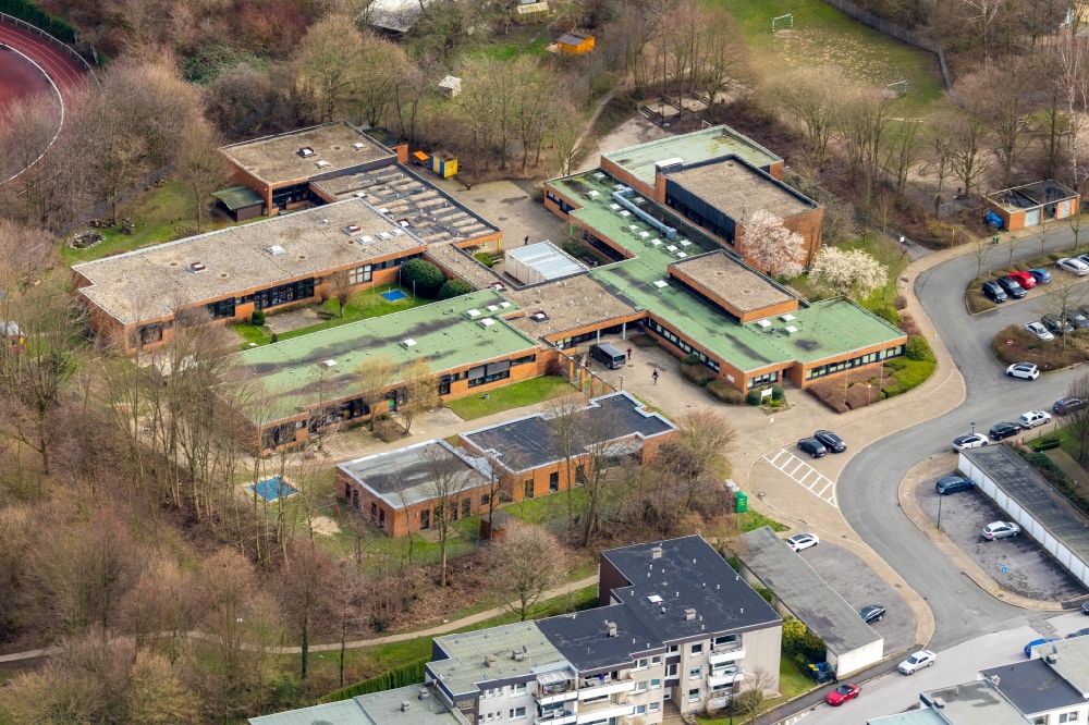Holzwickede von oben - Schulgebäude der Karl-Brauckmann-Schule in Holzwickede im Bundesland Nordrhein-Westfalen, Deutschland
