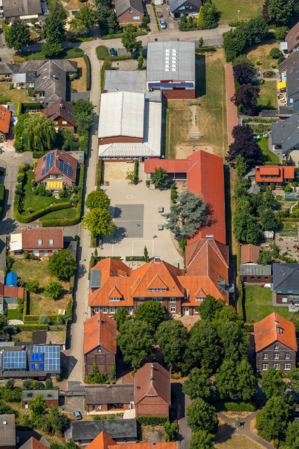 Rinkerode von oben - Schulgebäude der Katholischen Grundschule in Rinkerode im Bundesland Nordrhein-Westfalen, Deutschland