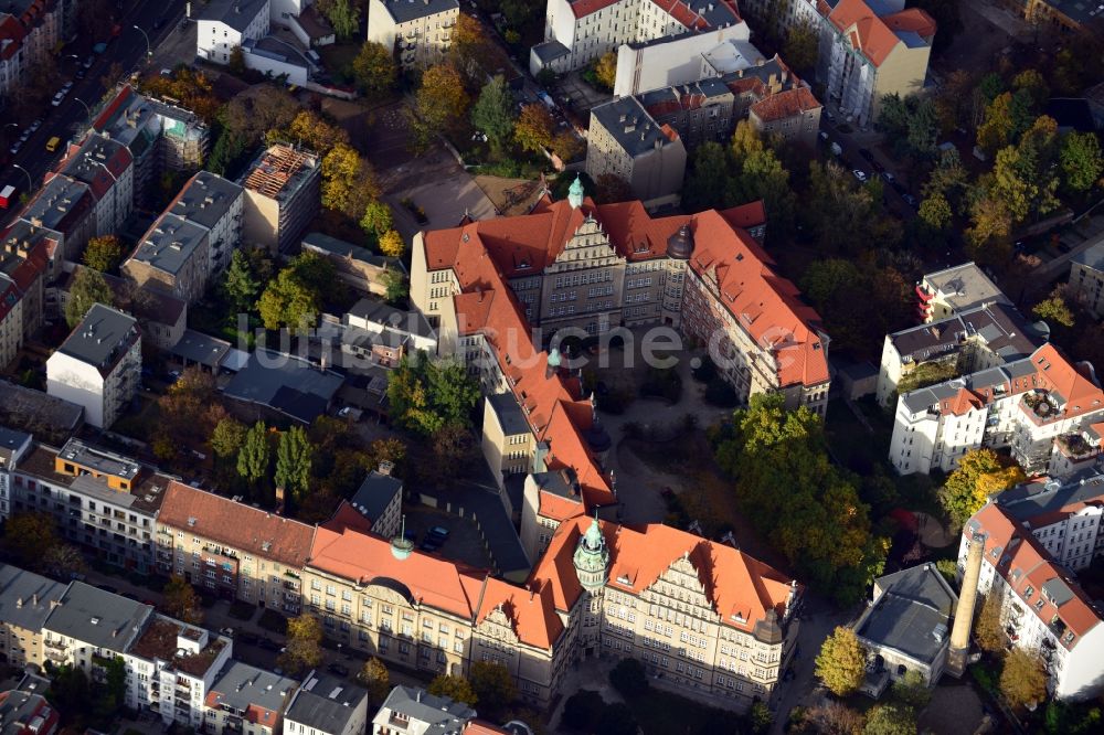Luftaufnahme Berlin - Schulgebäude- Komplex zwischen Görschstraße, Wollankstraße und Neue Schönholzer Straße in Berlin - Pankow
