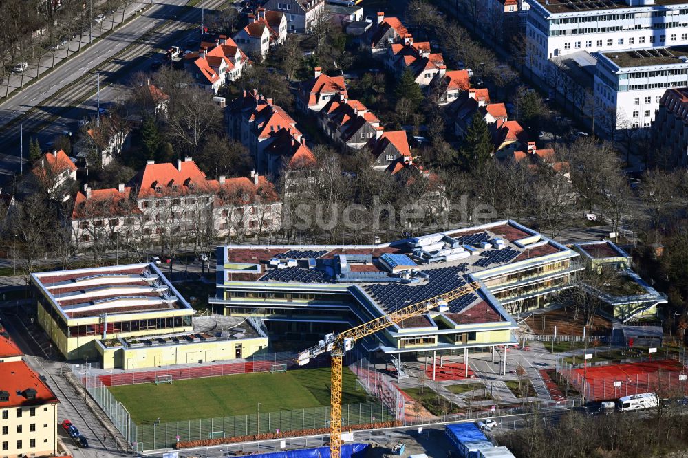 Luftaufnahme München - Schulgebäude im Kreativquartier in München im Bundesland Bayern, Deutschland
