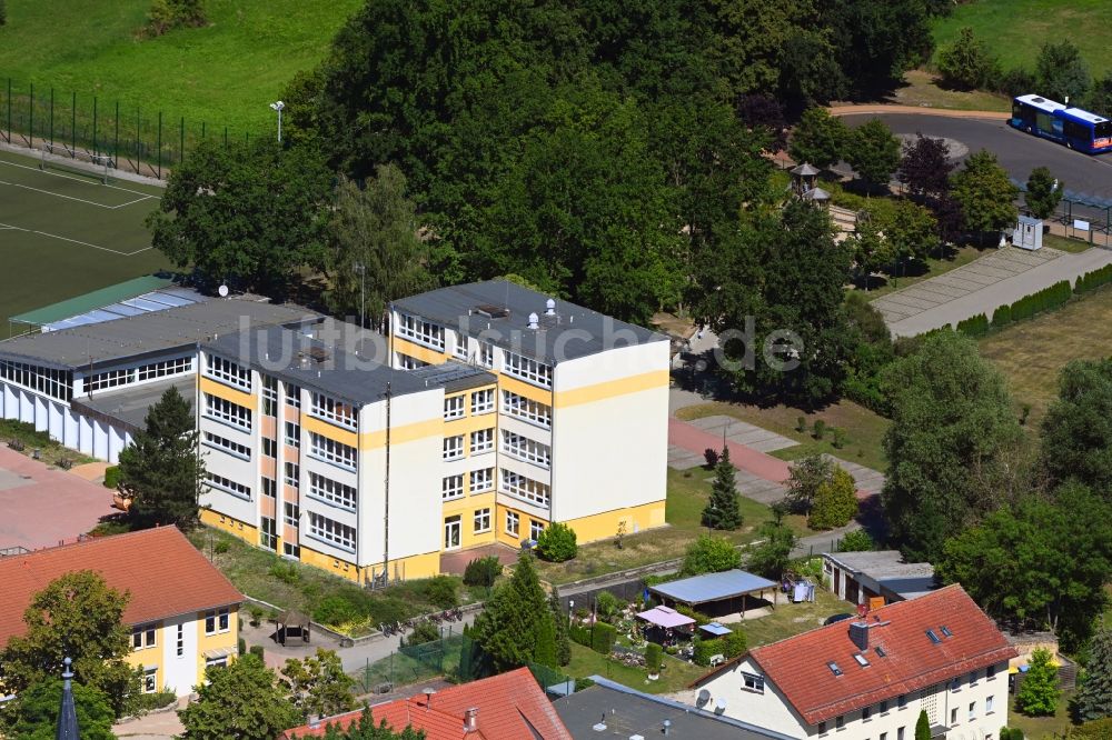 Mühlenbecker Land aus der Vogelperspektive: Schulgebäude der Käthe-Kollwitz-Grundschule in Mühlenbeck im Bundesland Brandenburg, Deutschland