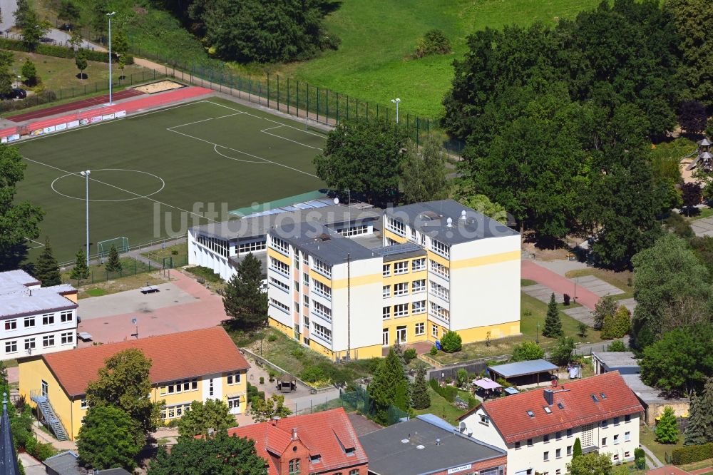 Luftaufnahme Mühlenbecker Land - Schulgebäude der Käthe-Kollwitz-Grundschule in Mühlenbeck im Bundesland Brandenburg, Deutschland