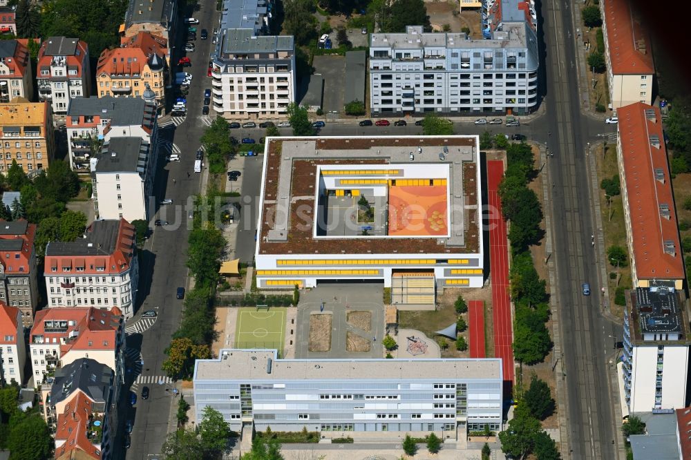 Leipzig aus der Vogelperspektive: Schulgebäude der Kurt-Masur-Schule in Leipzig im Bundesland Sachsen, Deutschland