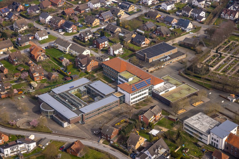 Lippetal aus der Vogelperspektive: Schulgebäude Lippetalschule in Lippetal im Bundesland Nordrhein-Westfalen, Deutschland