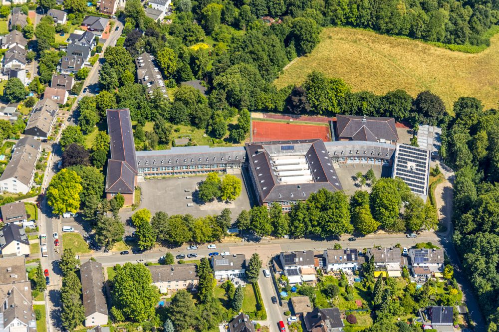 Mülheim an der Ruhr von oben - Schulgebäude Luisenschule in Mülheim an der Ruhr im Bundesland Nordrhein-Westfalen, Deutschland