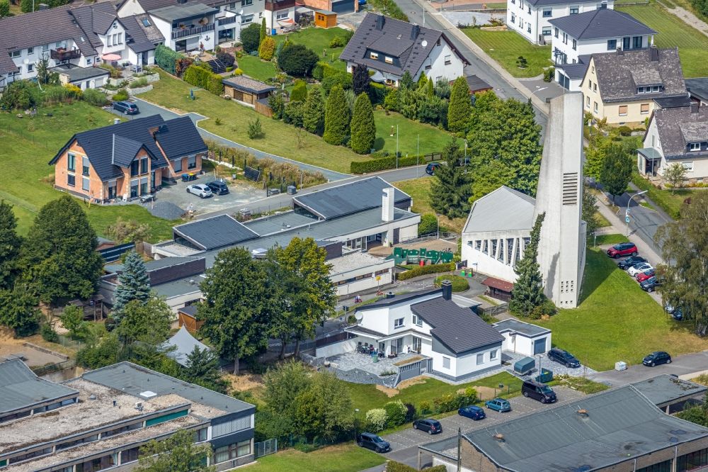 Luftbild Meschede - Schulgebäude der Mariengrundschule in Meschede im Bundesland Nordrhein-Westfalen, Deutschland