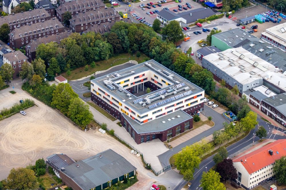 Velbert von oben - Schulgebäude der Martin-Luther-King-Schule Velbert in Velbert im Bundesland Nordrhein-Westfalen, Deutschland