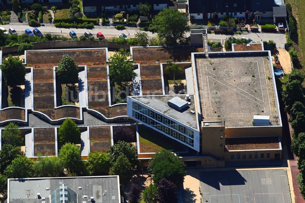 Berlin von oben - Schulgebäude der Michael-Ende-Schule an der Neuhofer Straße im Ortsteil Rudow in Berlin, Deutschland