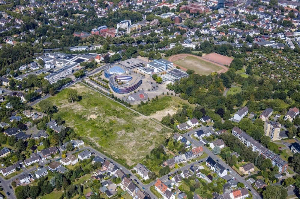 Luftaufnahme Bochum - Schulgebäude Neues Gymnasium Bochum und Hans-Böckler-Schule in Bochum im Bundesland Nordrhein-Westfalen