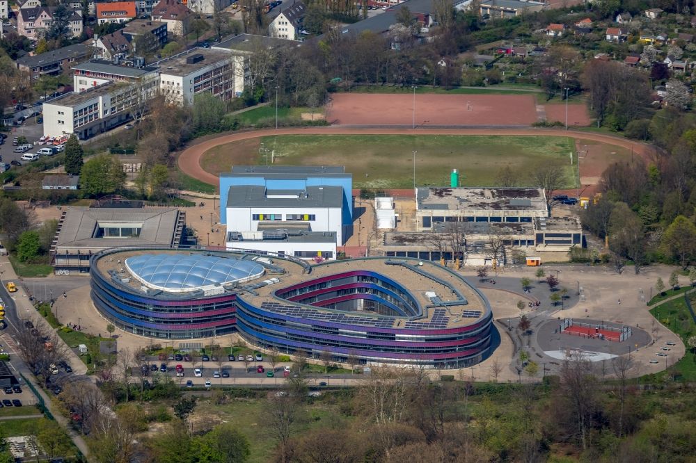 Luftaufnahme Bochum - Schulgebäude Neues Gymnasium Bochum an der Querenburger Straße in Bochum im Bundesland Nordrhein-Westfalen