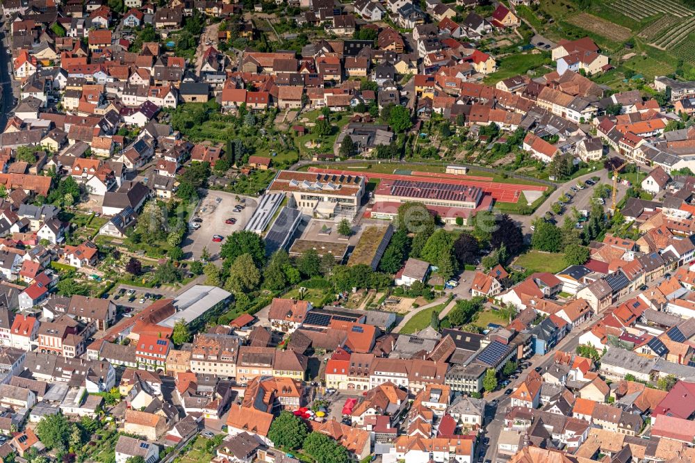 Luftbild Ihringen - Schulgebäude der Neunlinden-Schule mit Werkrealschule in Ihringen im Bundesland Baden-Württemberg, Deutschland
