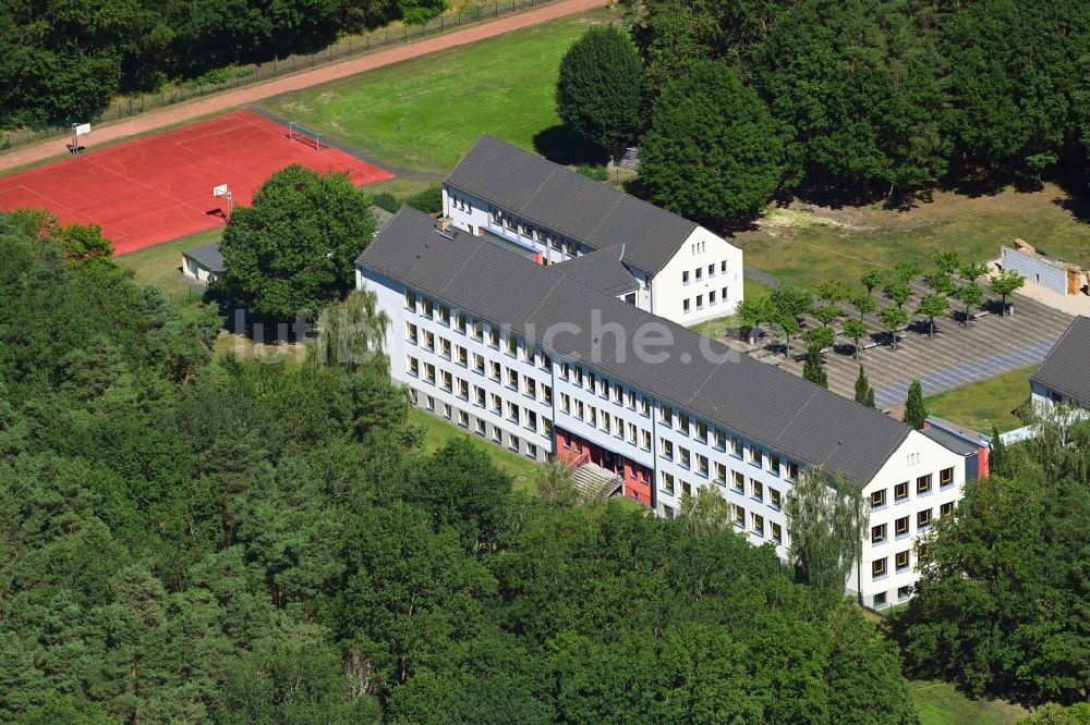 Luftbild Hennigsdorf - Schulgebäude der Oberschule Albert Schweitzer in Hennigsdorf im Bundesland Brandenburg, Deutschland