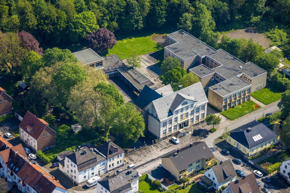 Hüsten von oben - Schulgebäude Pestalozzi-Schule in Hüsten im Bundesland Nordrhein-Westfalen, Deutschland