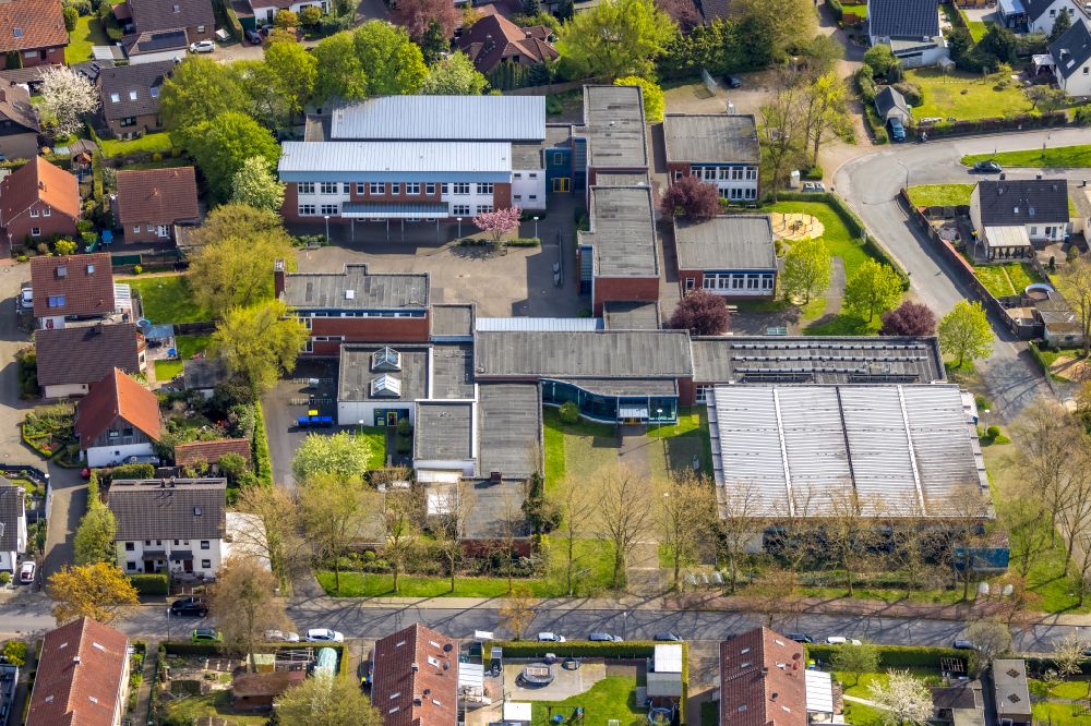 Luftaufnahme Bönen - Schulgebäude der Pestalozzischule in Bönen im Bundesland Nordrhein-Westfalen, Deutschland