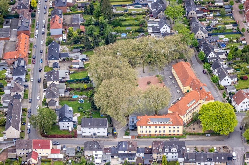 Gladbeck von oben - Schulgebäude Pestalozzischule in Gladbeck im Bundesland Nordrhein-Westfalen, Deutschland