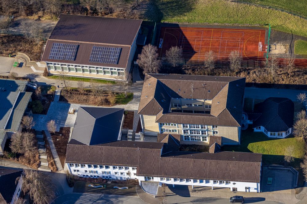 Luftaufnahme Eslohe (Sauerland) - Schulgebäude der Realschule Eslohe in Eslohe (Sauerland) im Bundesland Nordrhein-Westfalen, Deutschland