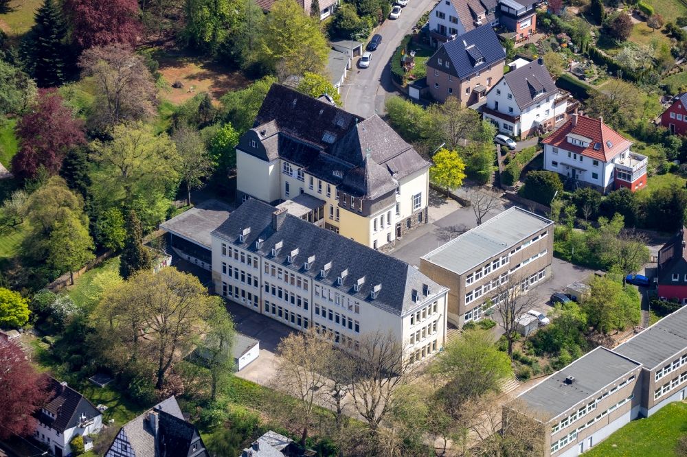 Luftaufnahme Siegen - Schulgebäude der Realschule Am Häusling in Siegen im Bundesland Nordrhein-Westfalen, Deutschland