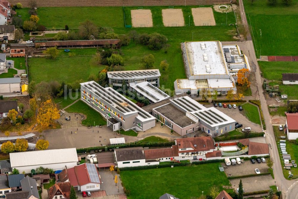 Ottenheim von oben - Schulgebäude der Realschule in Ottenheim im Bundesland Baden-Württemberg, Deutschland