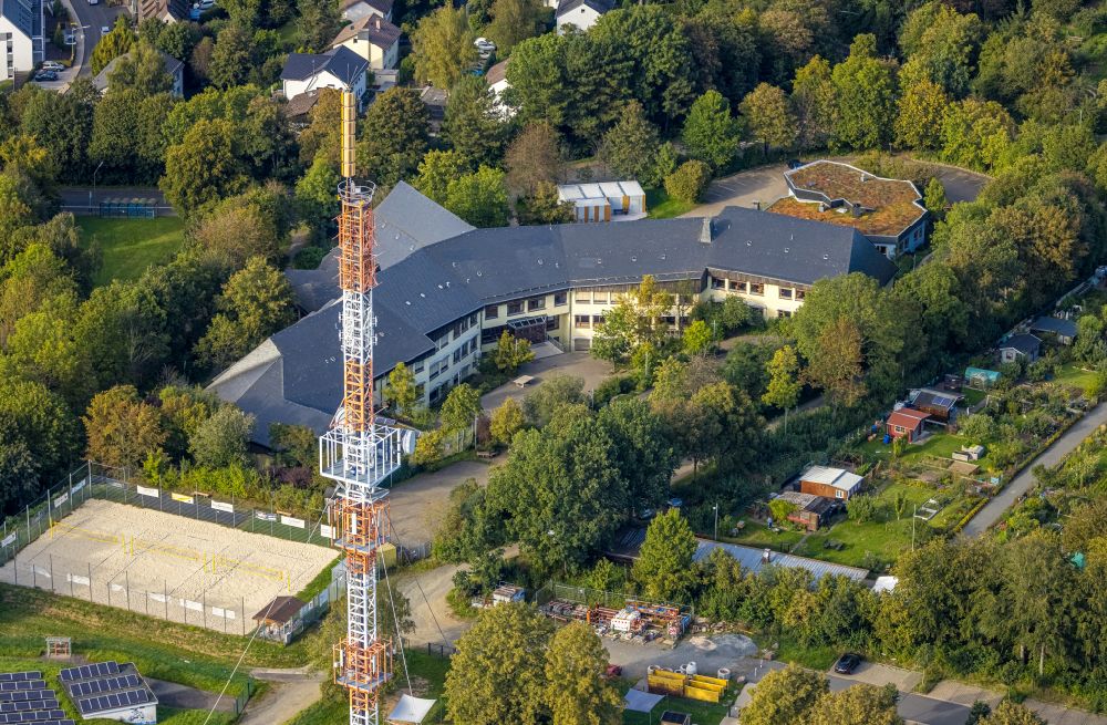 Luftaufnahme Siegen - Schulgebäude der Rudolf Steiner Schule Siegen - Freie Waldorfschule e.V in Siegen im Bundesland Nordrhein-Westfalen